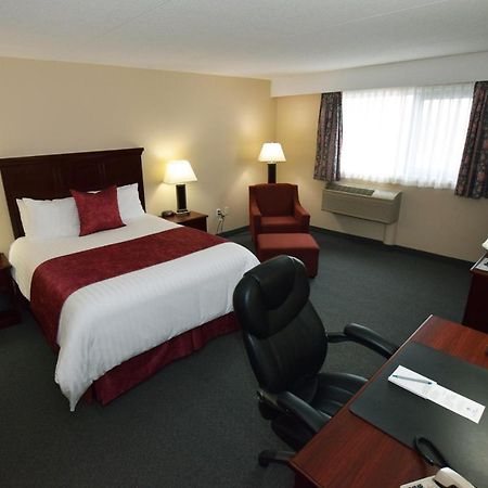 Cold Lake Lakeland Inn Hotel מראה חיצוני תמונה