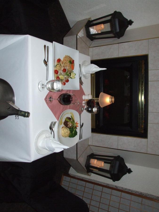 Cold Lake Lakeland Inn Hotel מראה חיצוני תמונה