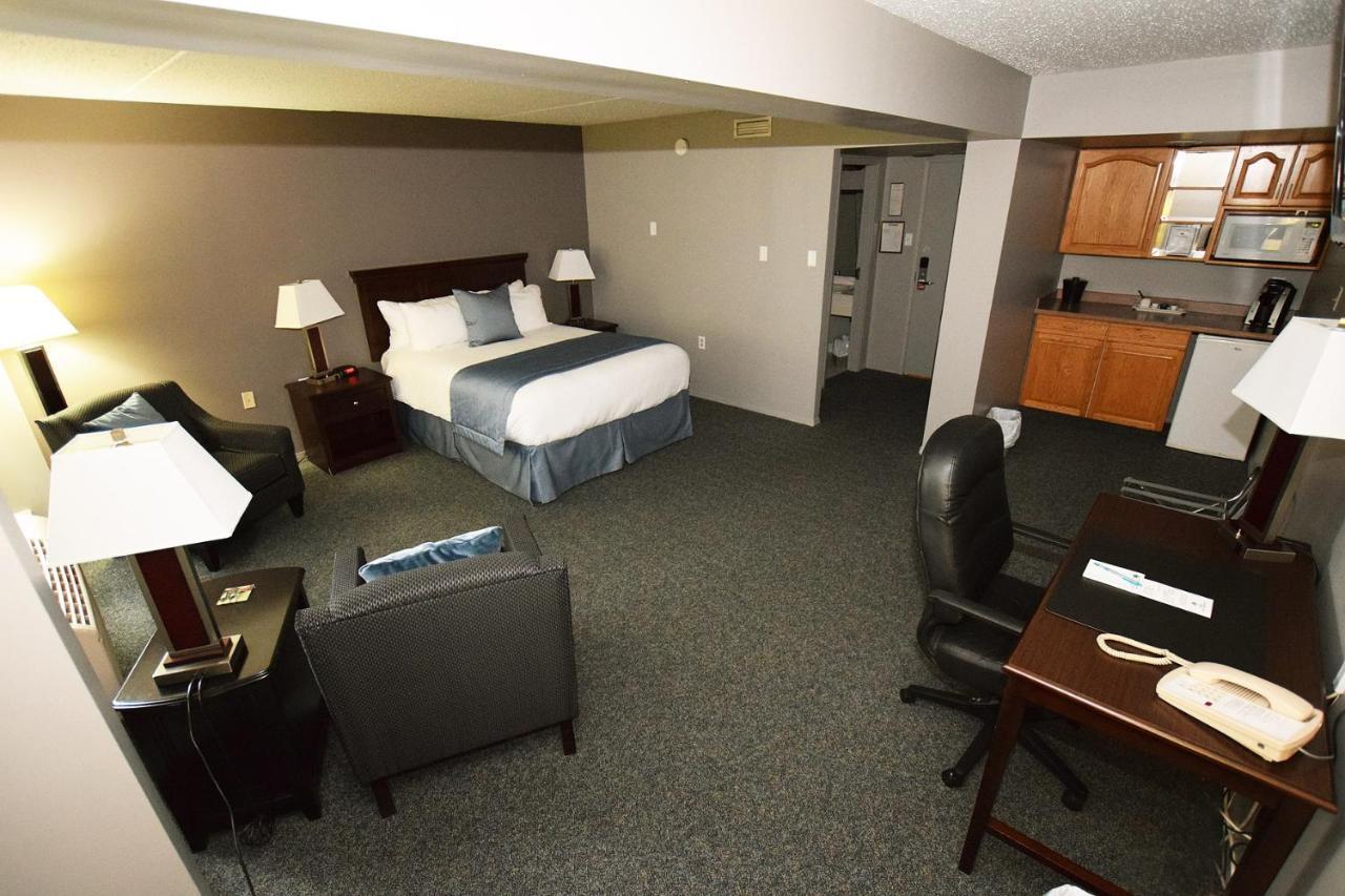 Cold Lake Lakeland Inn Hotel מראה חיצוני תמונה