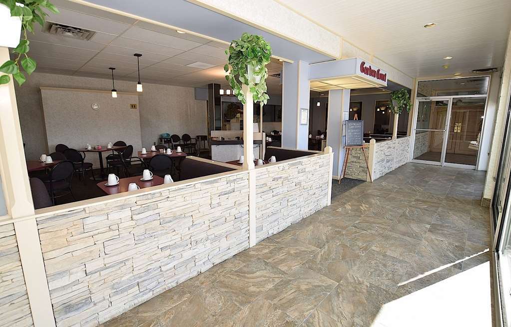 Cold Lake Lakeland Inn Hotel מסעדה תמונה