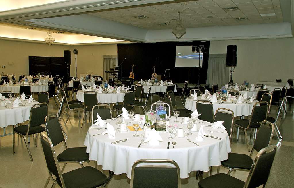 Cold Lake Lakeland Inn Hotel מתקנים תמונה