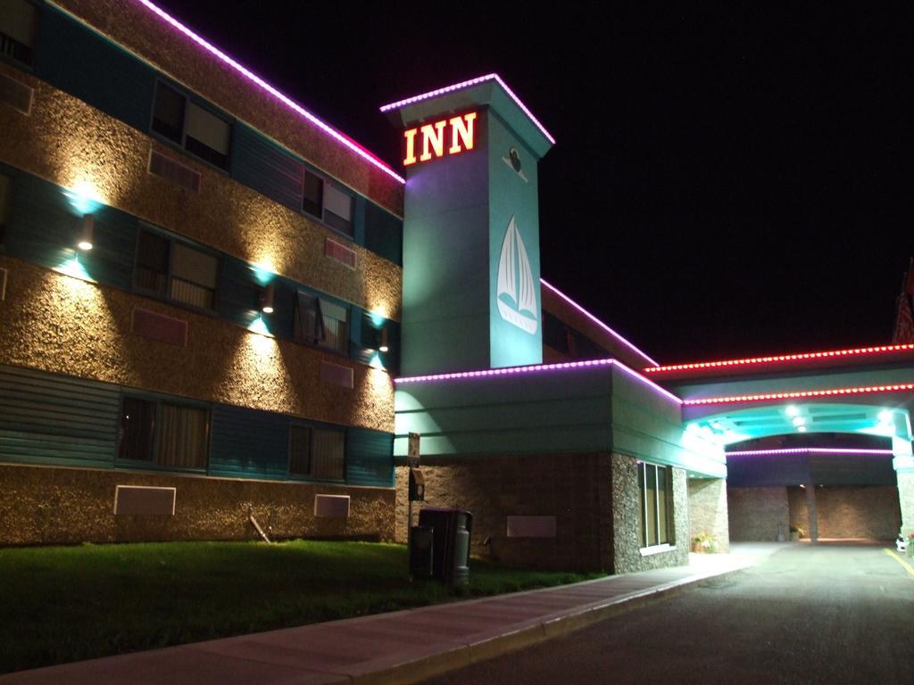 Cold Lake Lakeland Inn Hotel מראה חיצוני תמונה