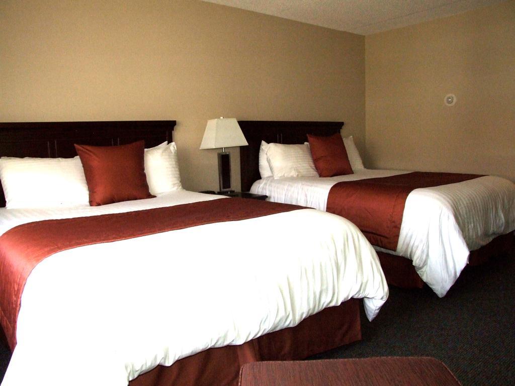 Cold Lake Lakeland Inn Hotel מראה חיצוני תמונה