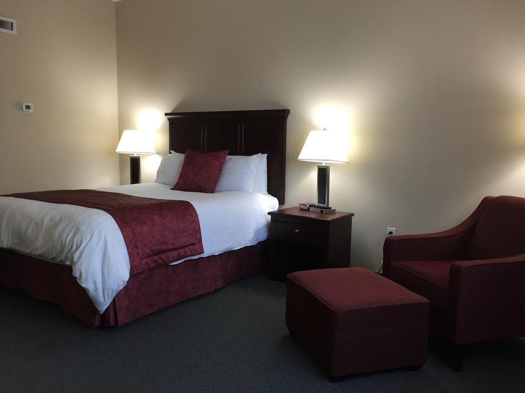 Cold Lake Lakeland Inn Hotel מראה חיצוני תמונה