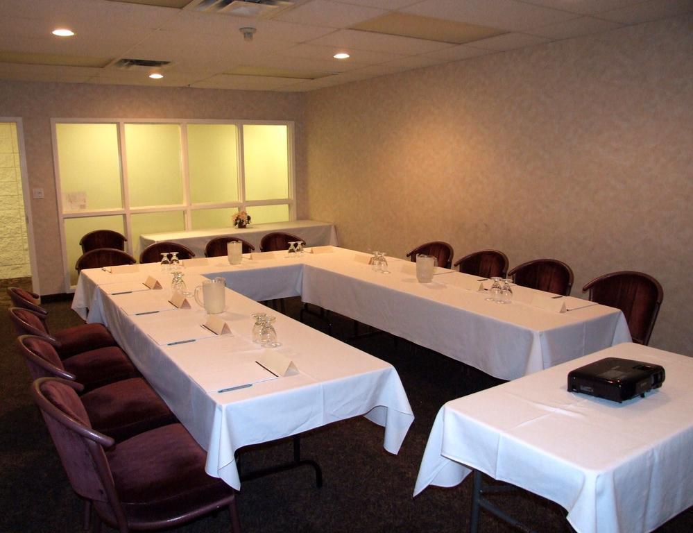 Cold Lake Lakeland Inn Hotel מראה חיצוני תמונה
