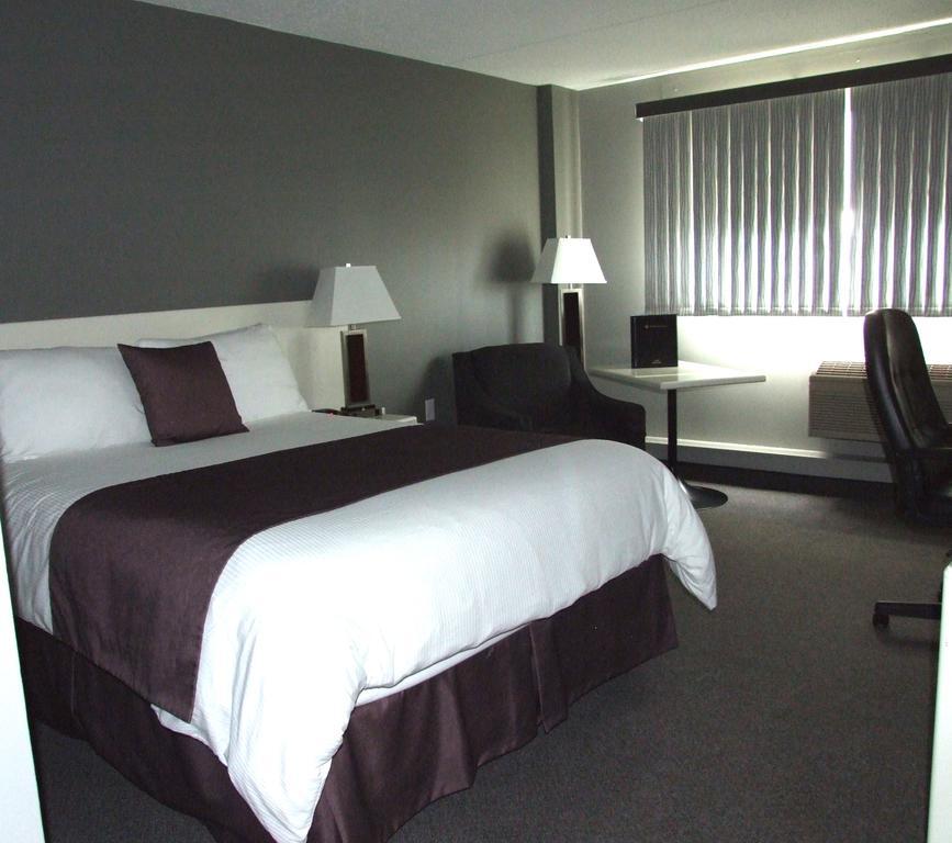Cold Lake Lakeland Inn Hotel מראה חיצוני תמונה