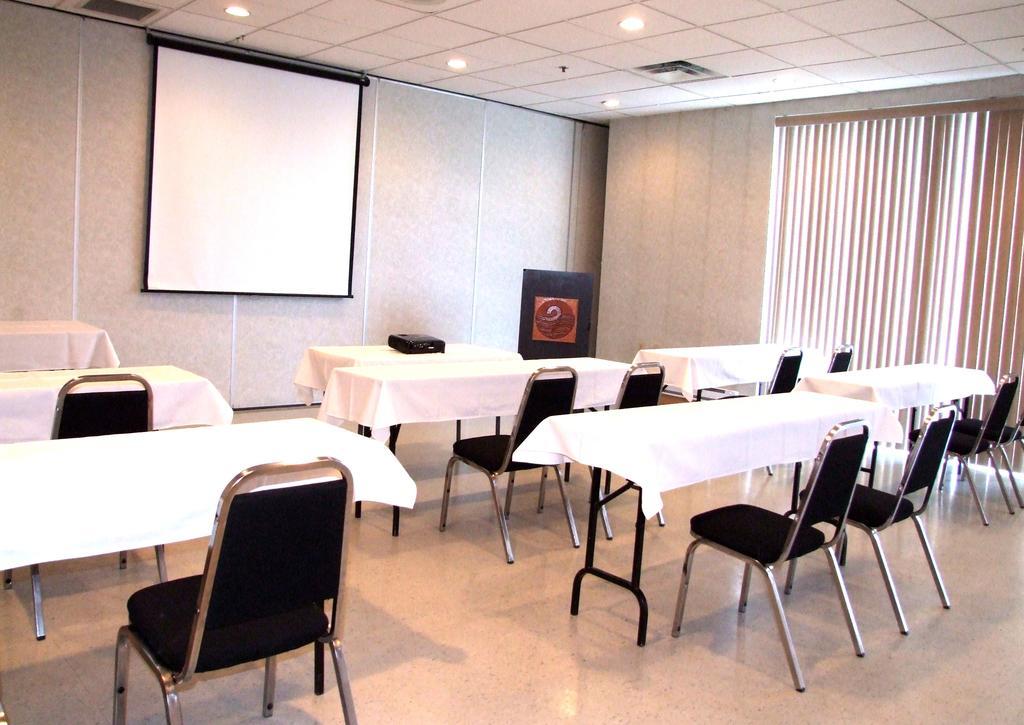 Cold Lake Lakeland Inn Hotel מראה חיצוני תמונה