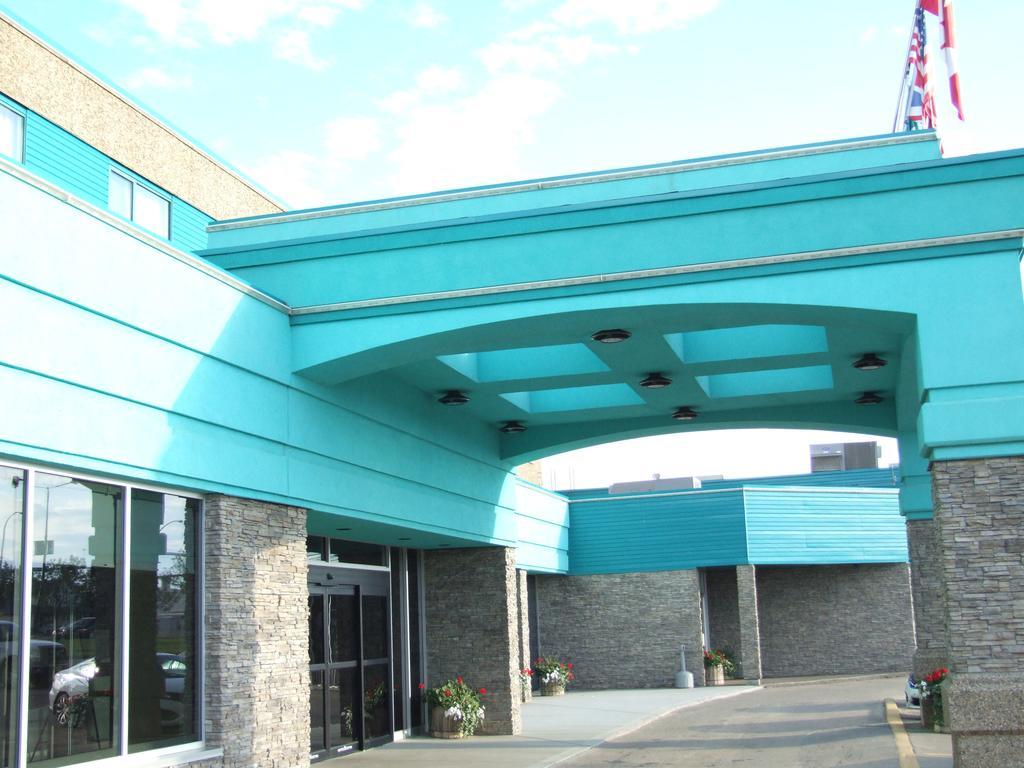 Cold Lake Lakeland Inn Hotel מראה חיצוני תמונה