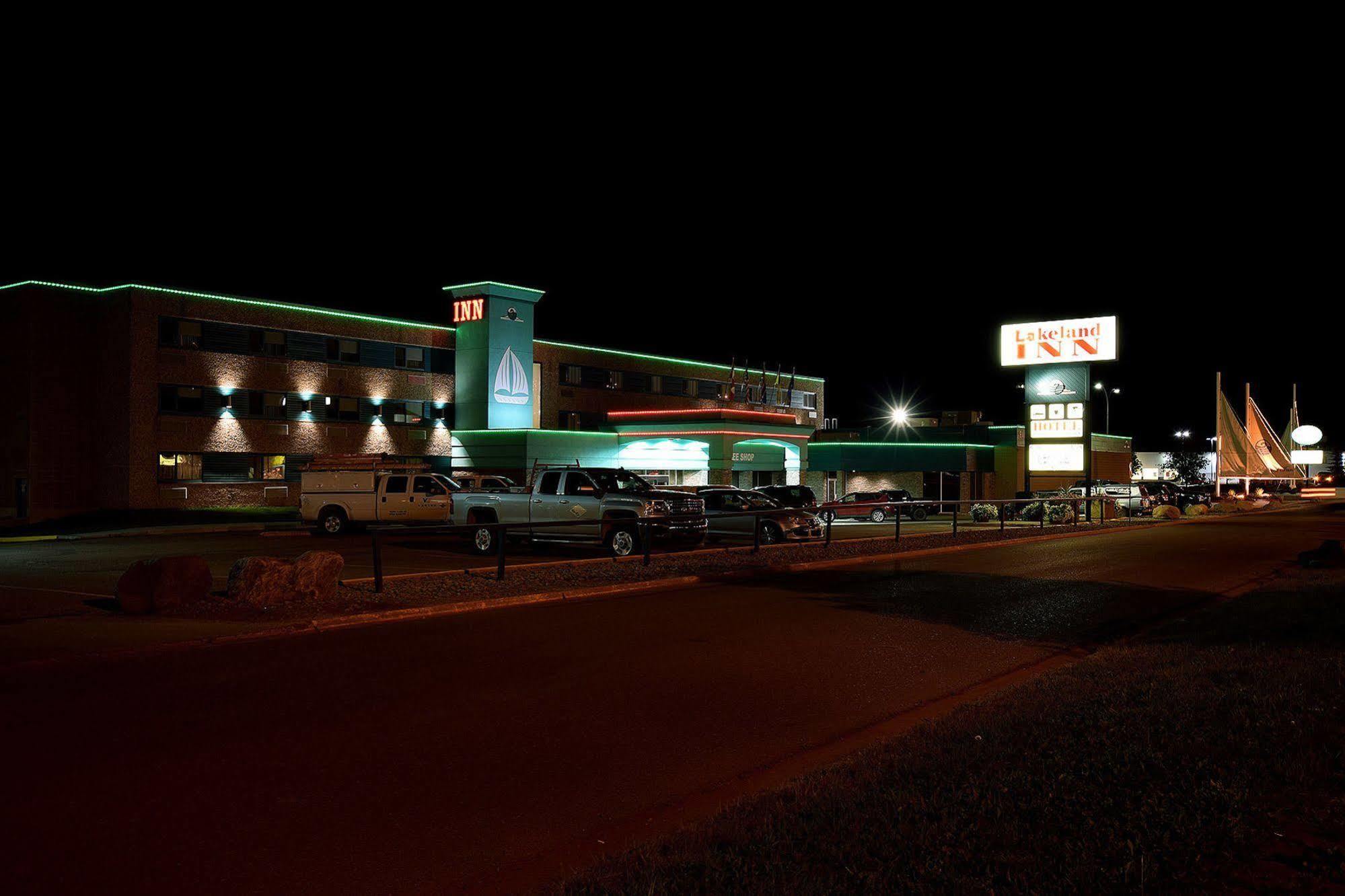 Cold Lake Lakeland Inn Hotel מראה חיצוני תמונה