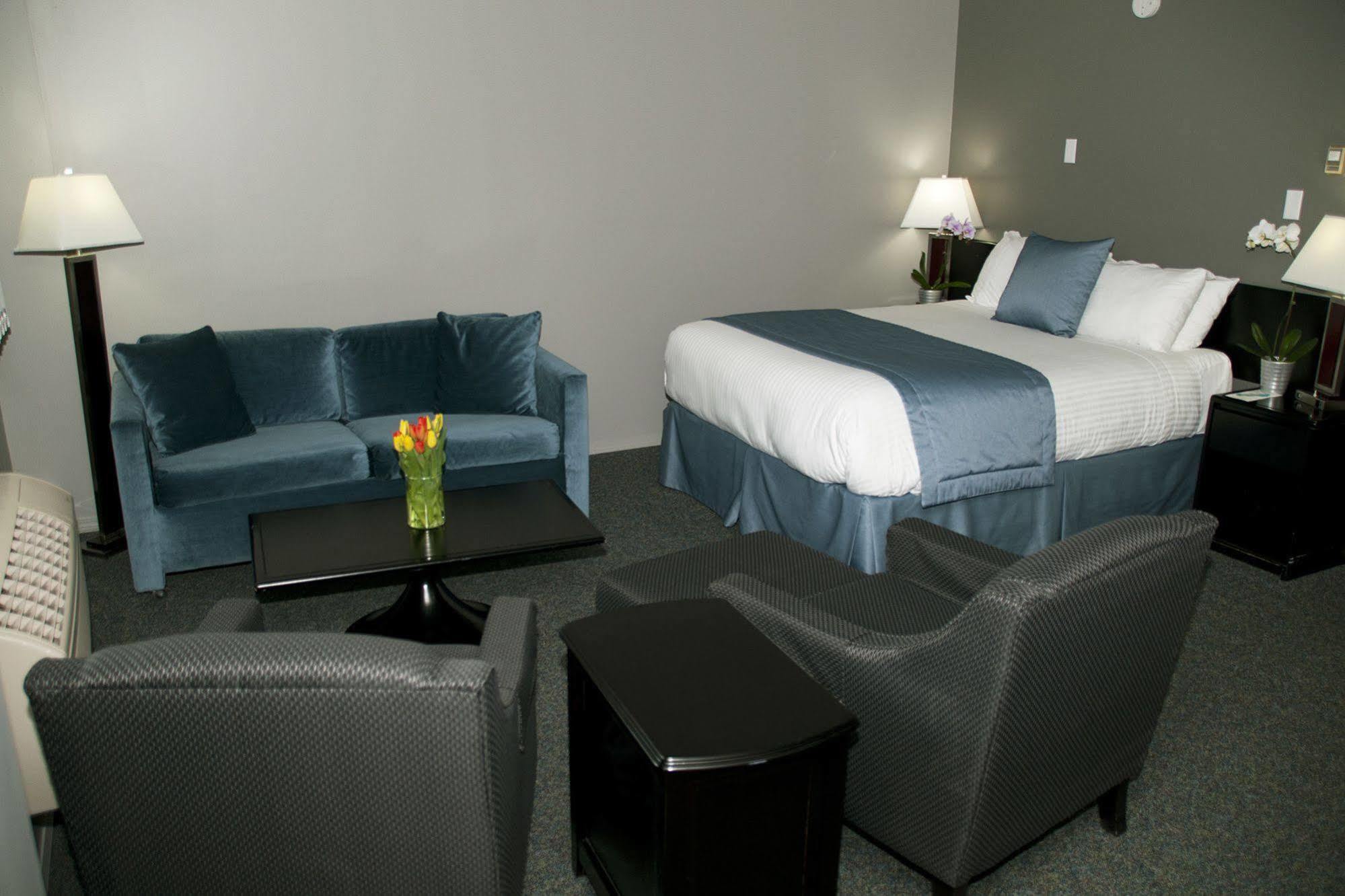 Cold Lake Lakeland Inn Hotel מראה חיצוני תמונה