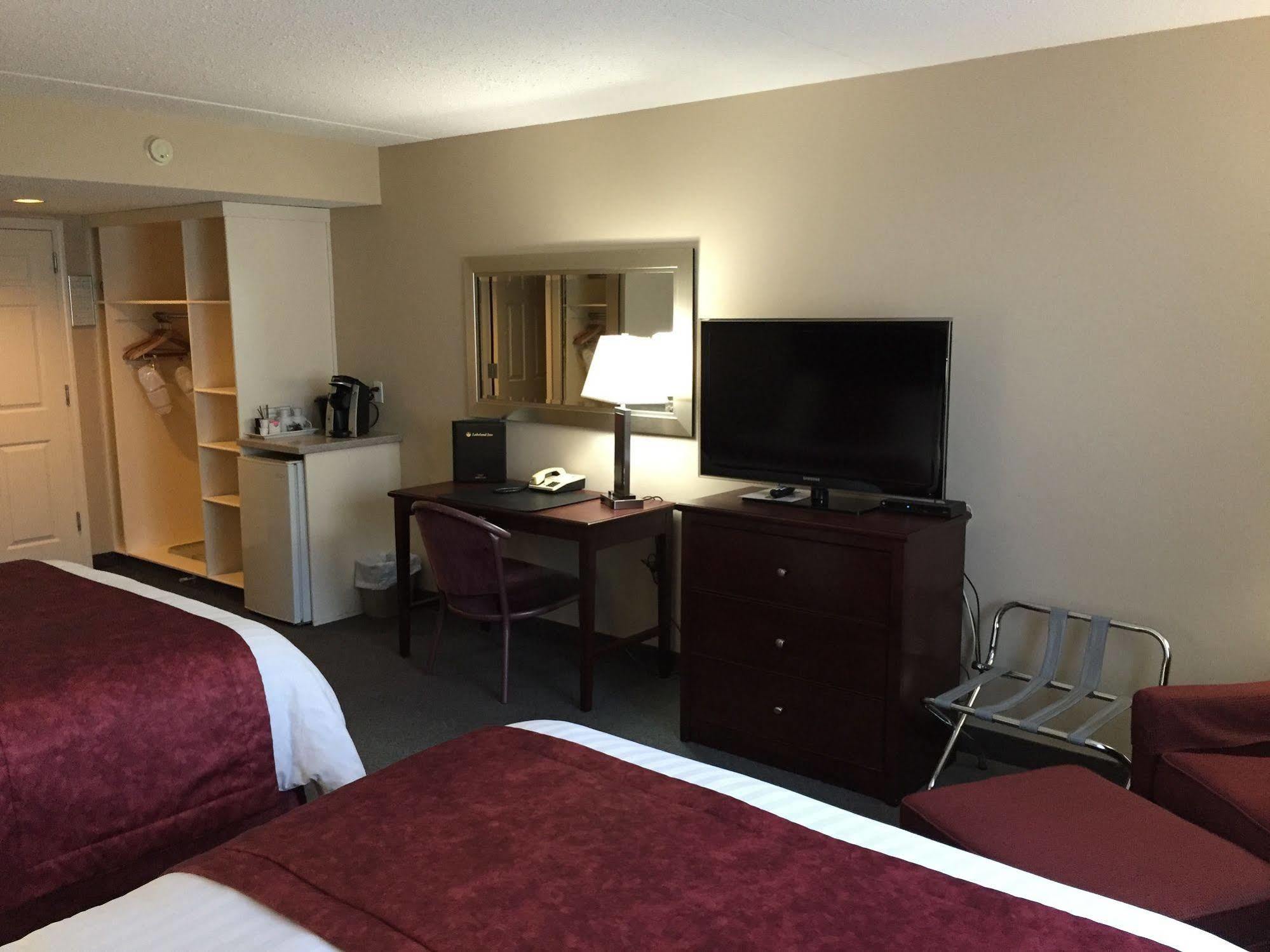 Cold Lake Lakeland Inn Hotel מראה חיצוני תמונה