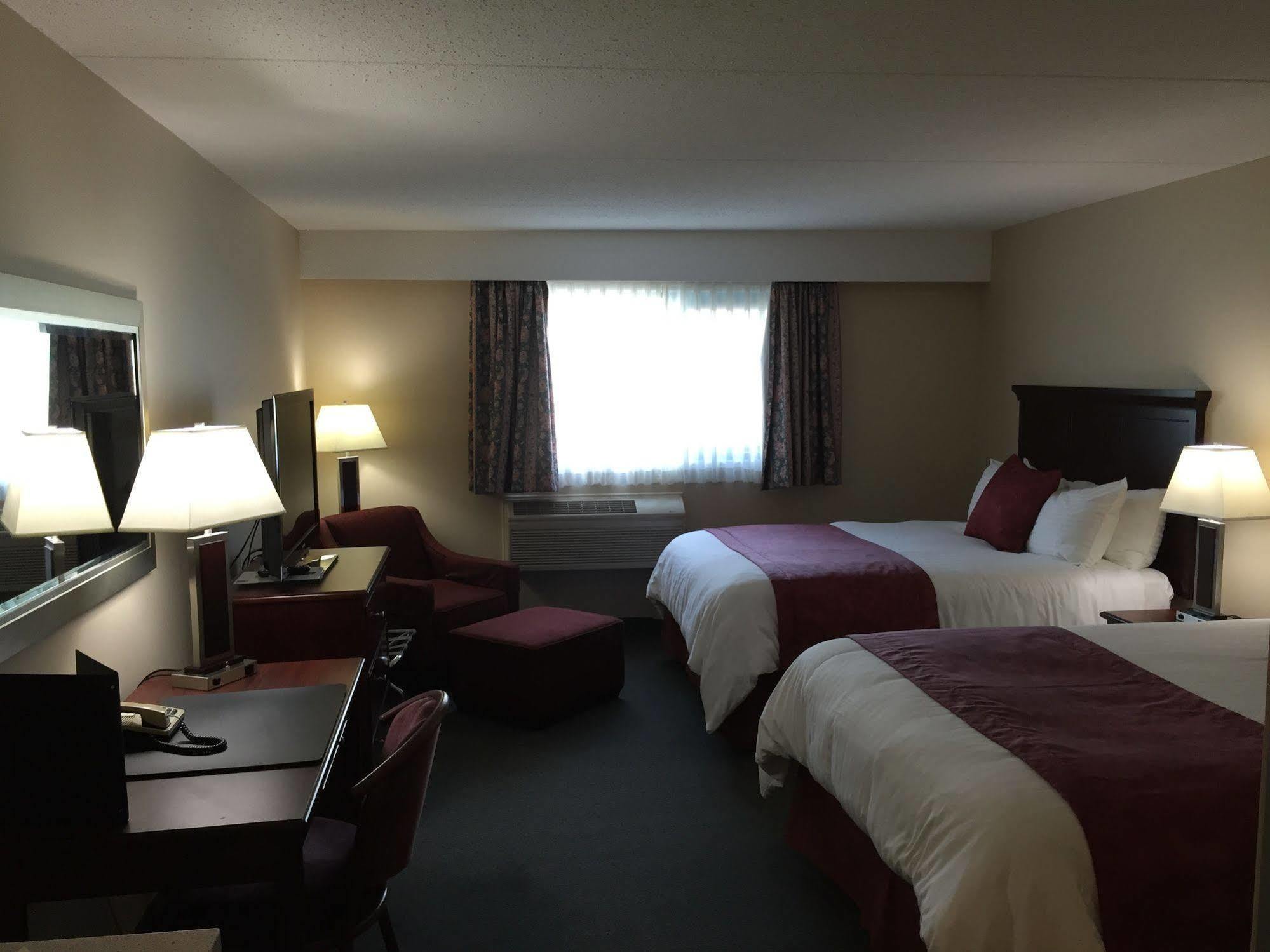 Cold Lake Lakeland Inn Hotel מראה חיצוני תמונה