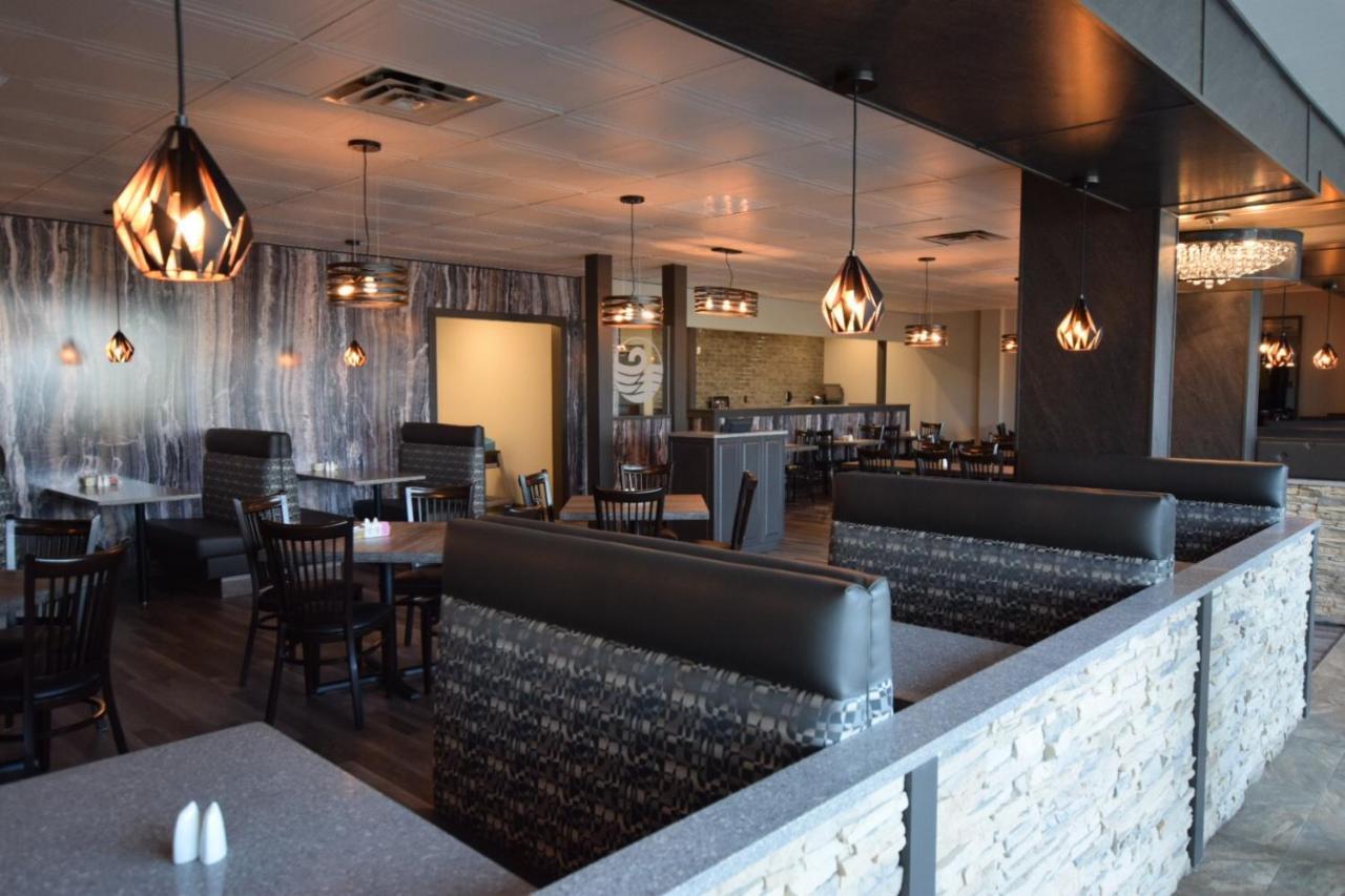 Cold Lake Lakeland Inn Hotel מראה חיצוני תמונה