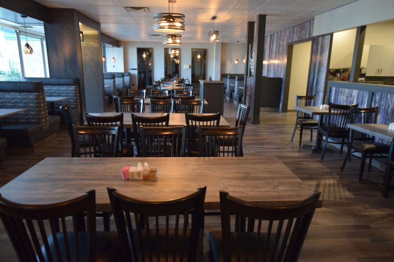 Cold Lake Lakeland Inn Hotel מראה חיצוני תמונה