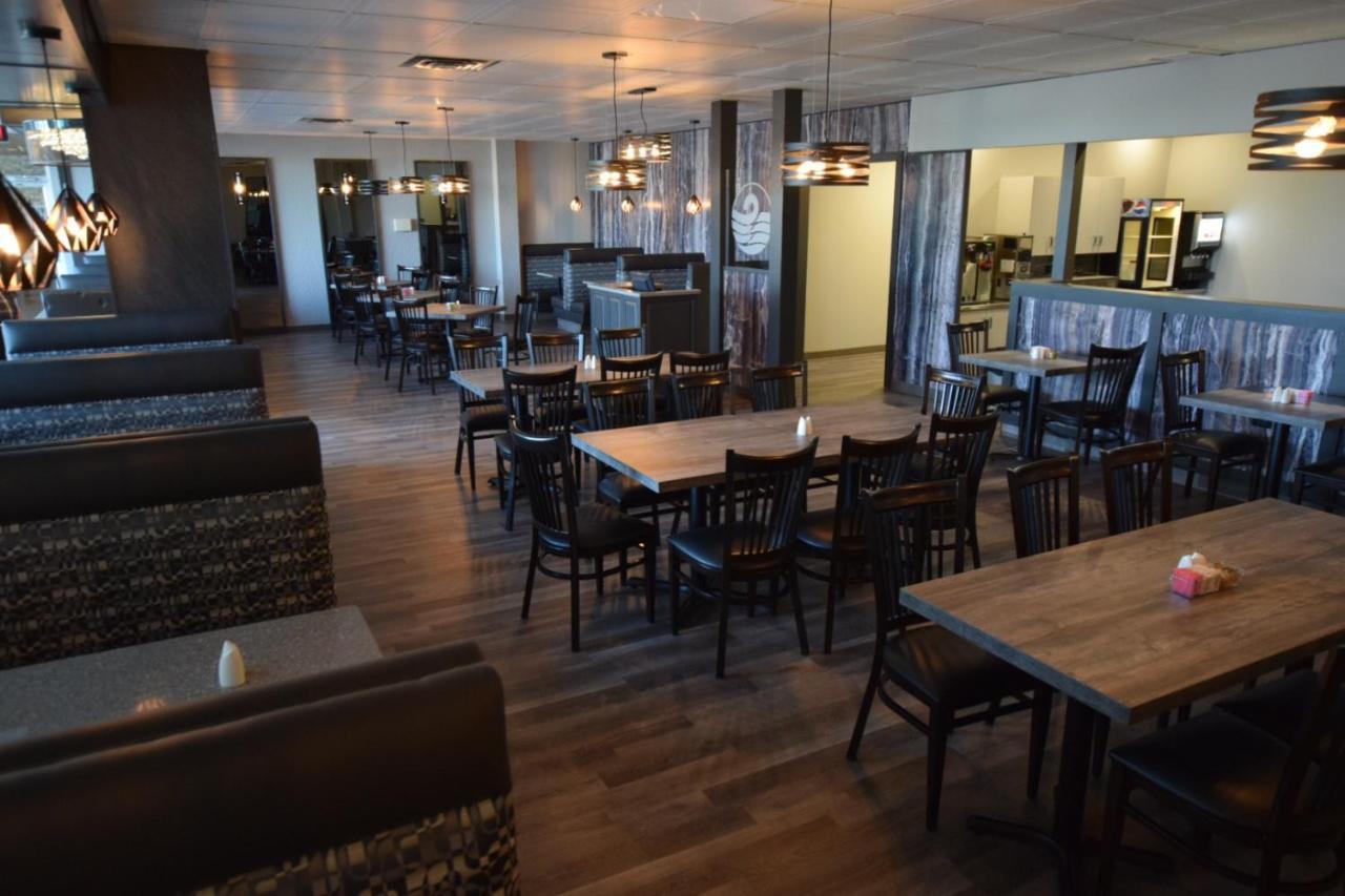 Cold Lake Lakeland Inn Hotel מראה חיצוני תמונה